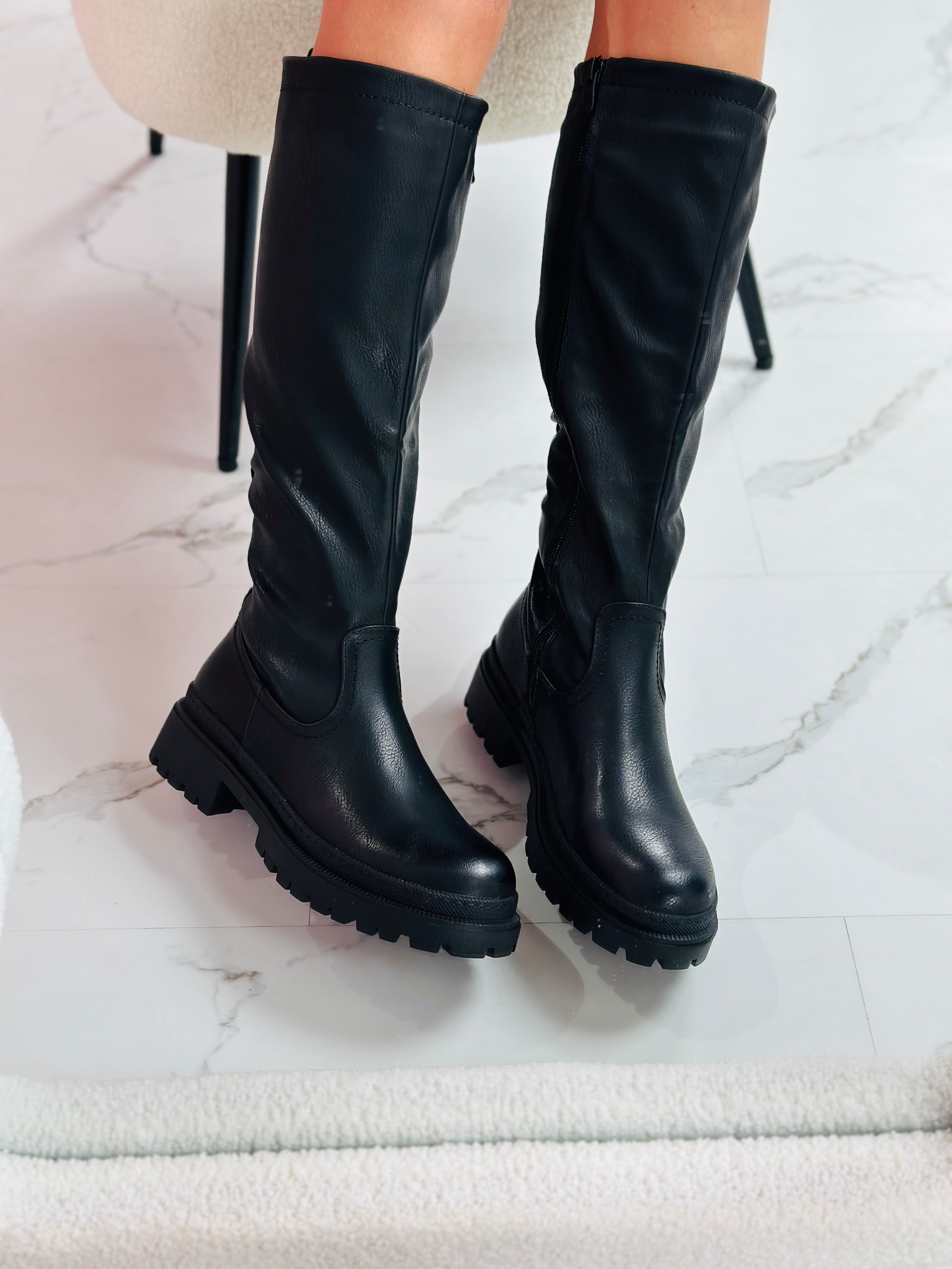 Botas Altas Negras De Cuero